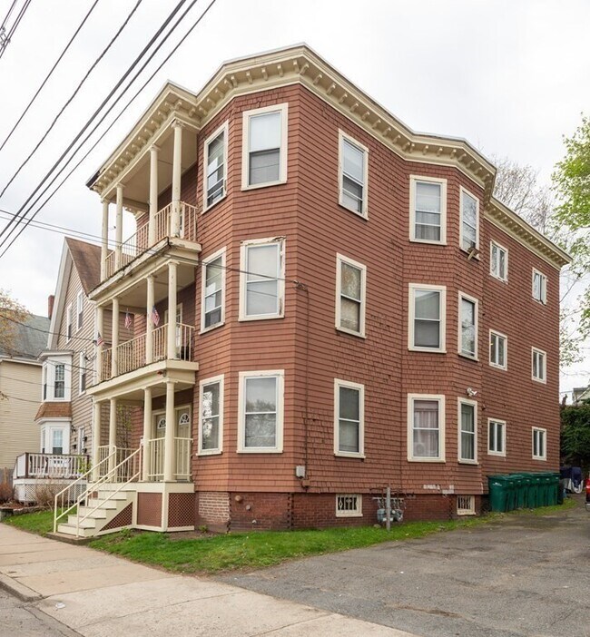 Building Photo - 290 Chestnut St