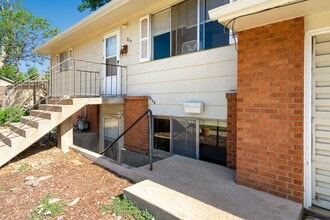 Building Photo - 2108 Applewood Rd