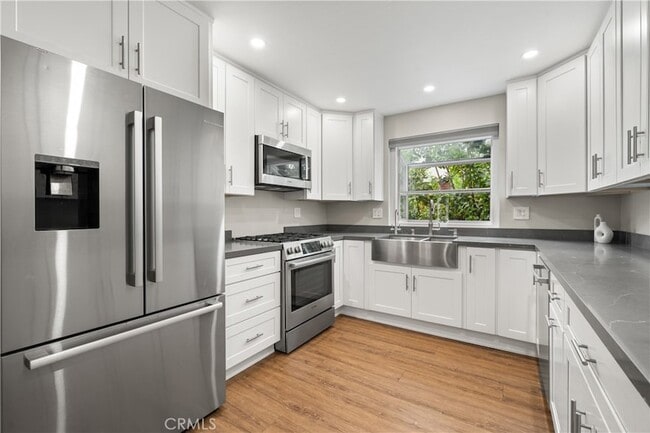 Building Photo - 5339 Coldwater Canyon Ave