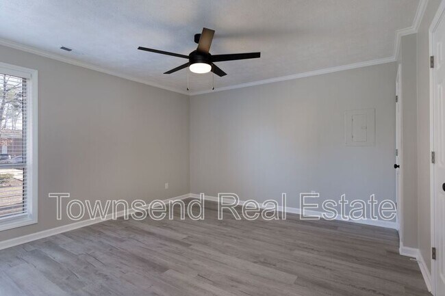 Foto del edificio - 5850 Century Oaks Dr