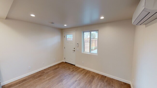 Foto del edificio - Updated Studio with Private Outdoor Space in Coronado!