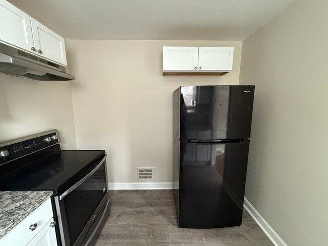 Building Photo - Fully Renovated 3-Bedroom Home – Move-In R...