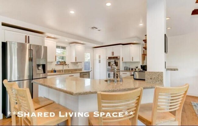 Building Photo - bedroom in Burbank CA 91506