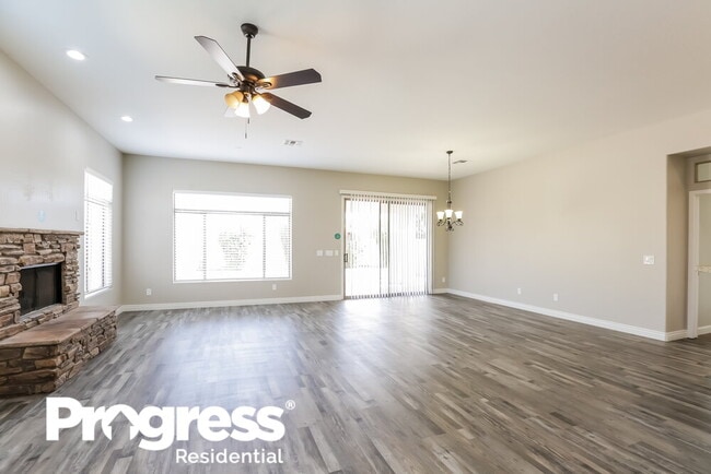 Building Photo - 2102 E Fawn Dr