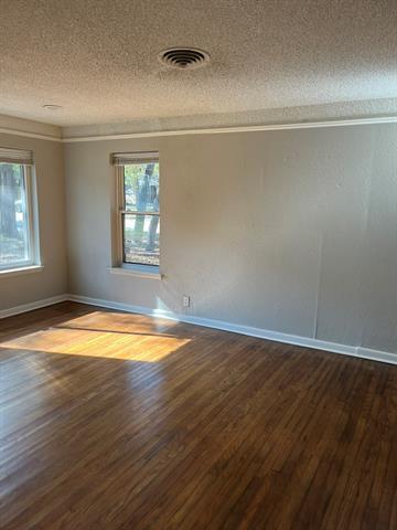 Foto del edificio - 501 Merrill Dr