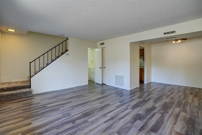Foto del edificio - 3 bedroom, 1.5 bath Condo For Rent in Pres...