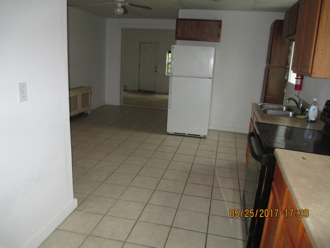 Building Photo - 2105 State Rte 32 S