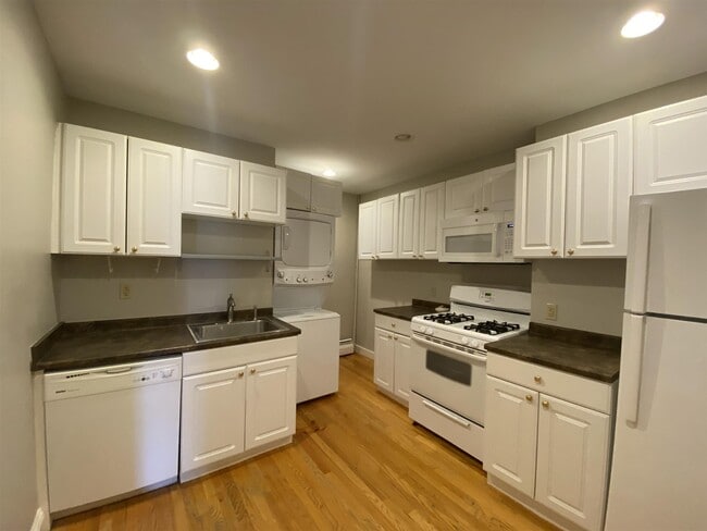 Building Photo - 350 Allston St