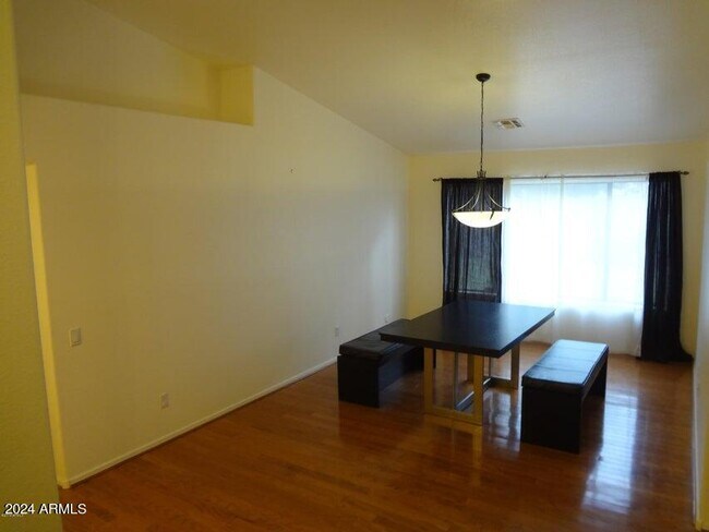Foto del edificio - 1251 W Bartlett Way