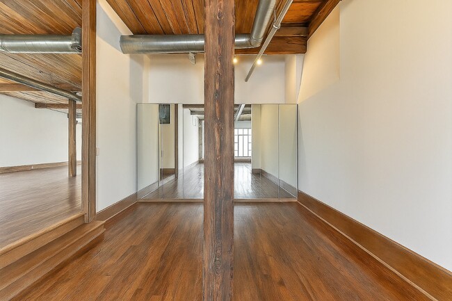 Building Photo - 161 Mangum St SW