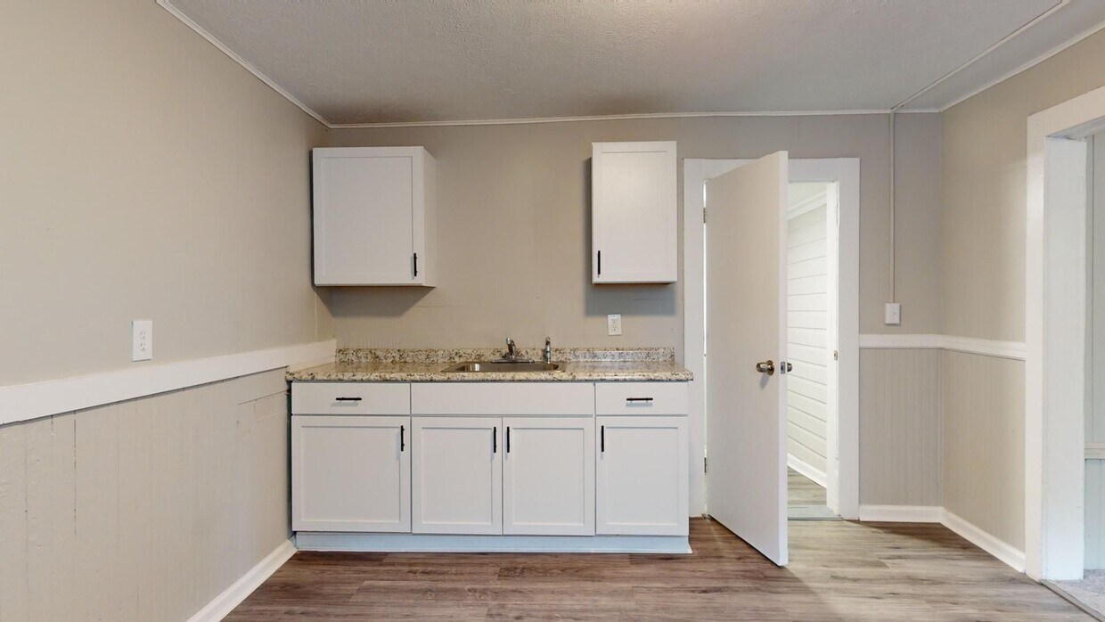 Foto principal - Cudell neighborhood - 2 bedroom/1 bathroom...