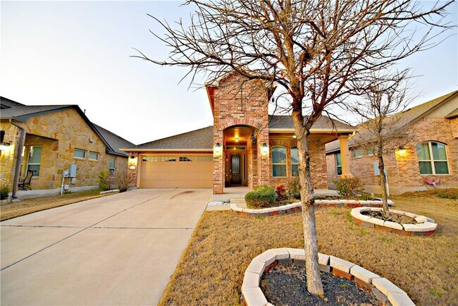 Foto del edificio - 2417 Muzzie Ln