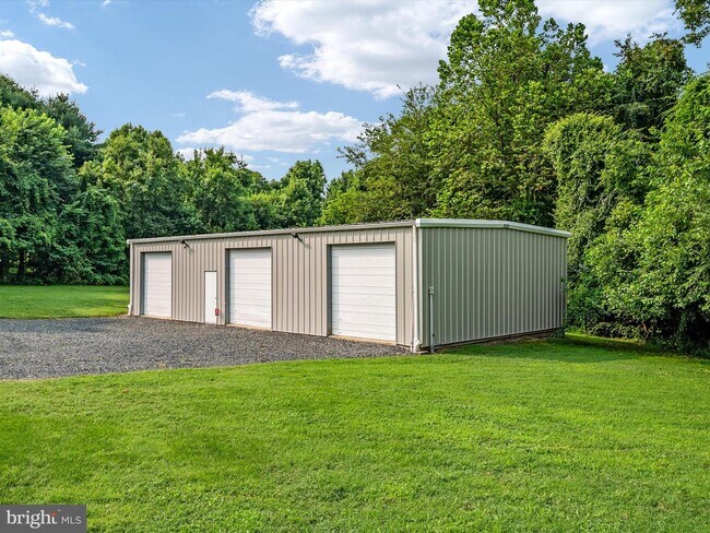Building Photo - 3620 Birdsville Rd