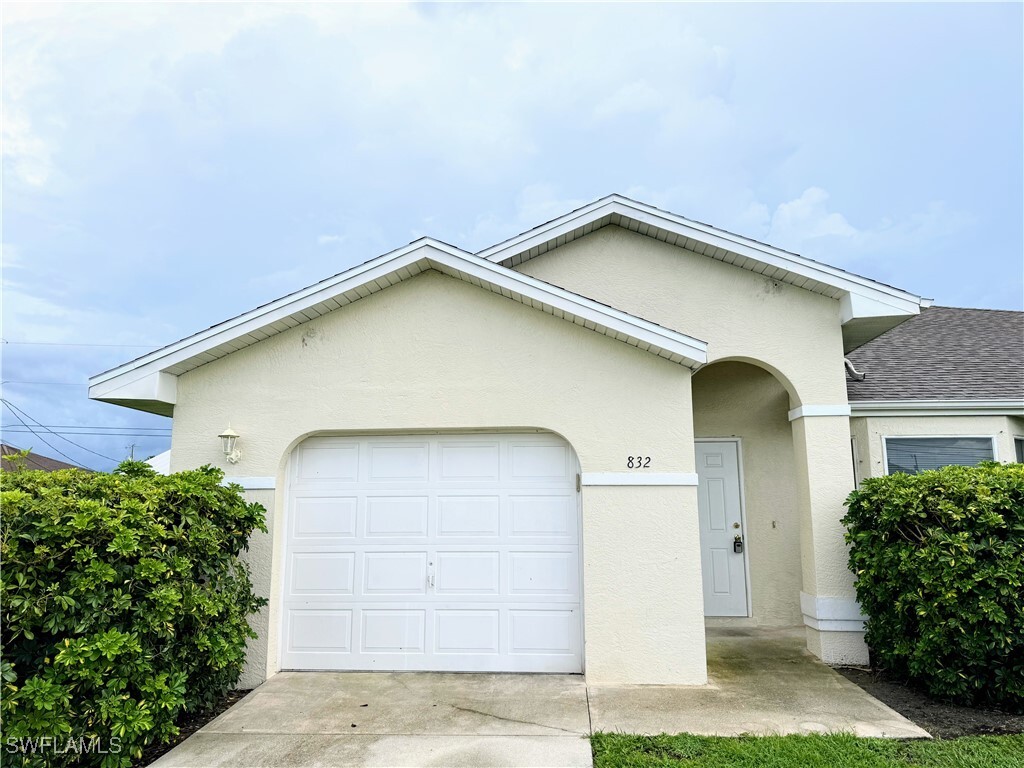 Foto principal - 832 Diplomat Pkwy E