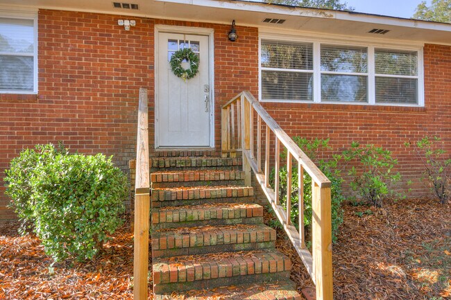 Building Photo - 2426 Brentwood Pl