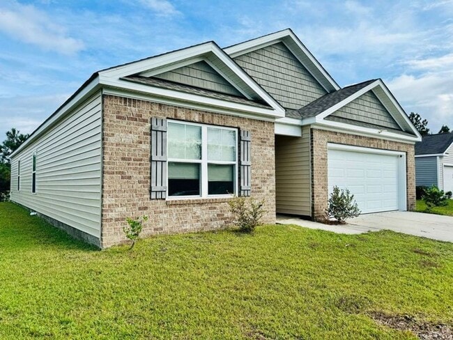 Building Photo - 4 bed, 2 bath-- Available Aug 2026!