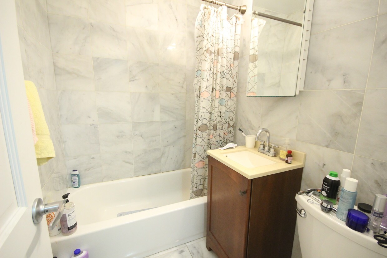 Foto del edificio - 211 E 31st St