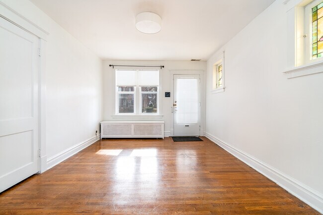 Building Photo - 5305 Sutherland Ave