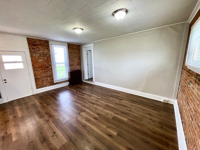Foto del edificio - 611 N Main St