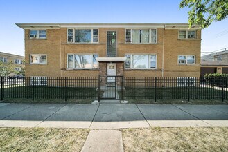 Building Photo - 5201 W Wellington Ave