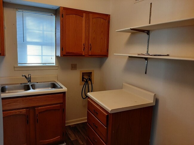 Building Photo - LEASED- 2 Br/1 Ba Downstairs Duplex @634 Van Buren St. in Heber Springs AR ($555 w/water+garbage)