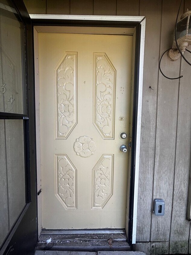 Primary Photo - 4 Bedroom Home In Lafayette!