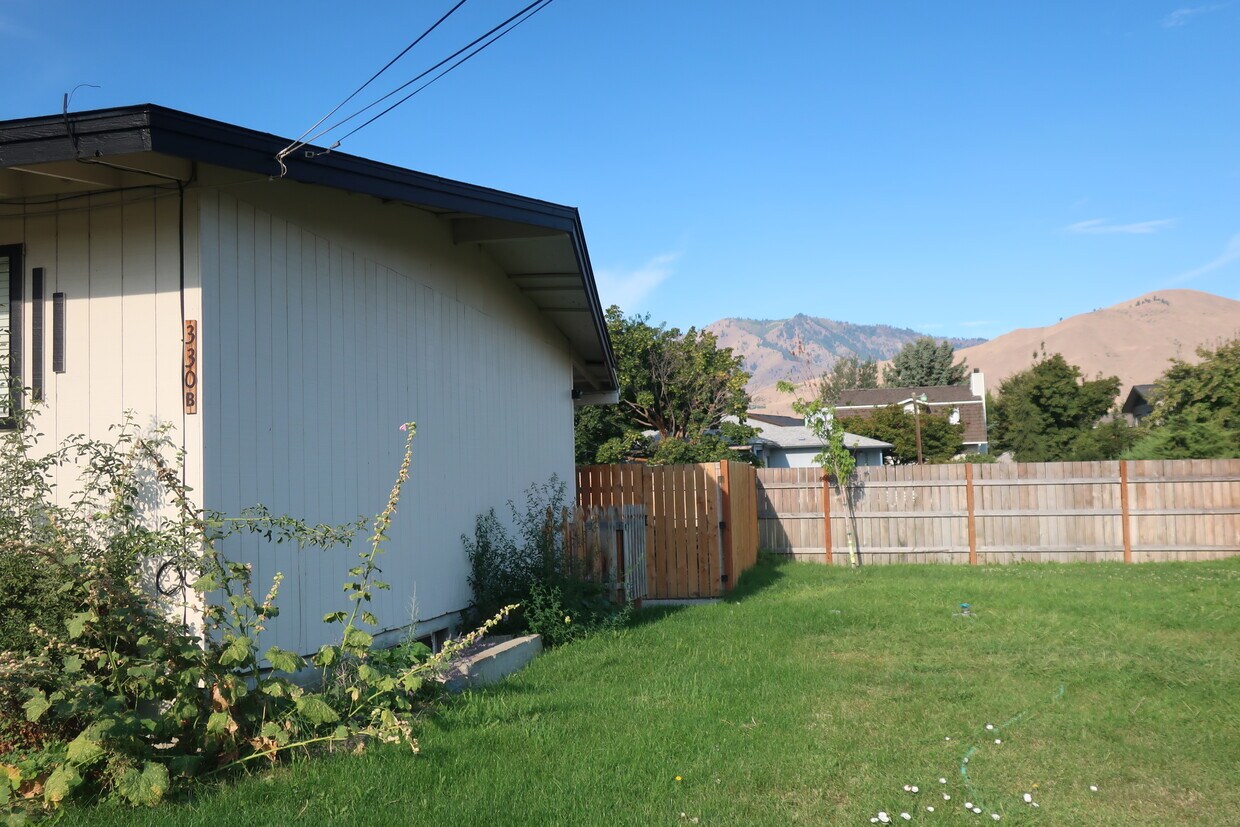 330 N Elliott Ave Unit B, Wenatchee, WA 98801 Apartments in Wenatchee