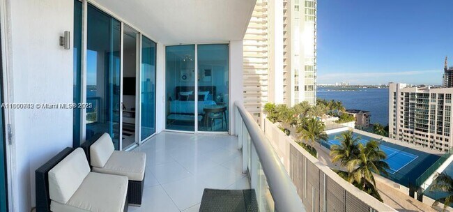 Foto del edificio - 480 NE 30th St