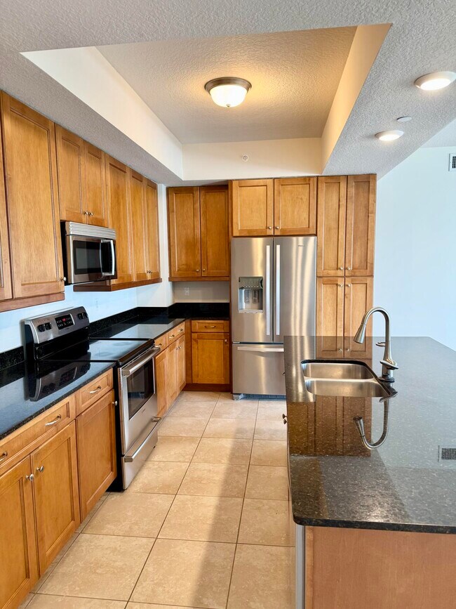 Building Photo - 341 Bay Colony Dr N