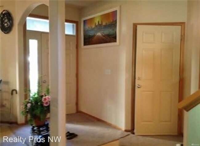 Building Photo - 5 br, 2.5 bath House - 12021 SE 186th St.