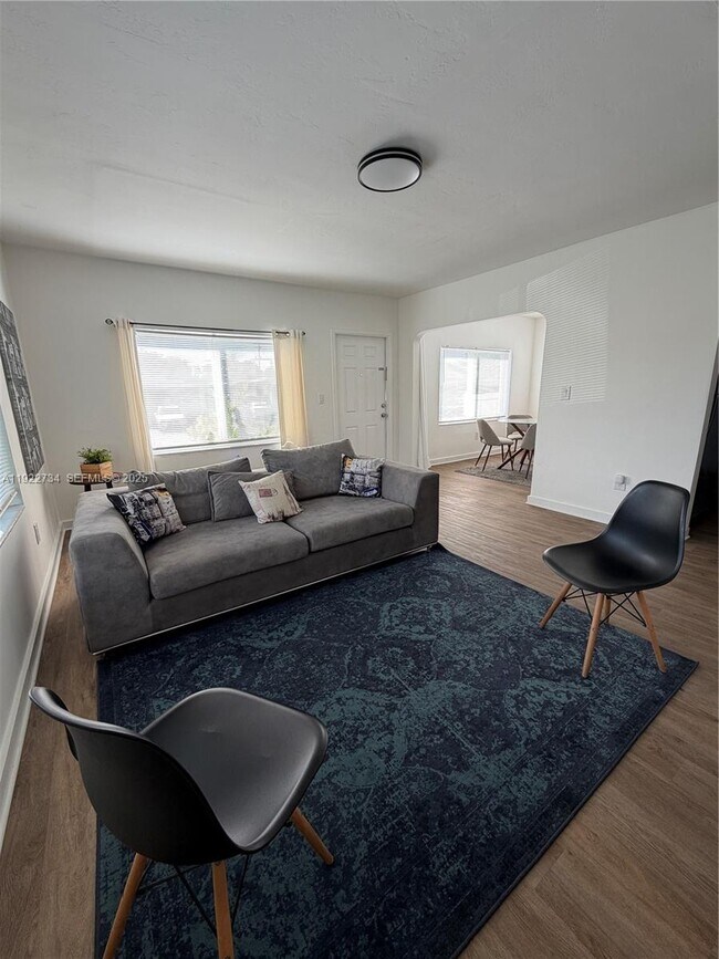 Foto del edificio - 1215 NE 109th St