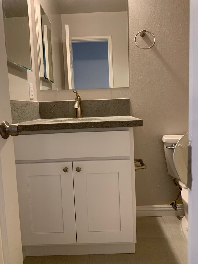 2nd bathroom - 8841 Sovereign Rd