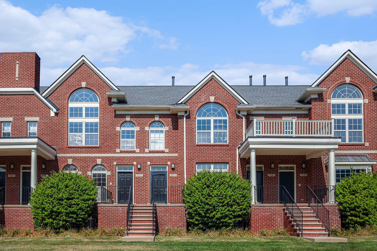 Primary Photo - 3253 Newbury Pl