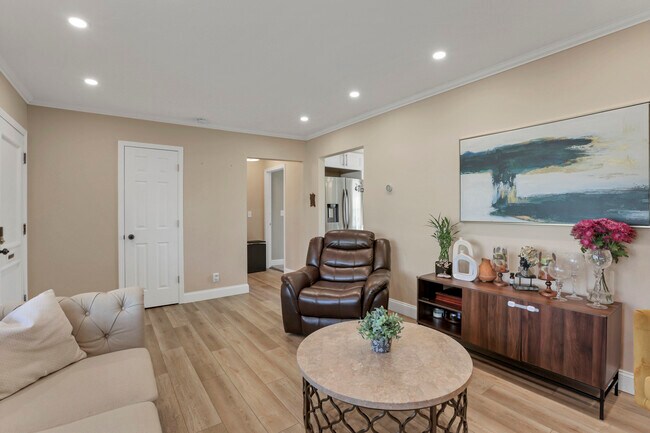 Building Photo - 3191 Lotz Dr