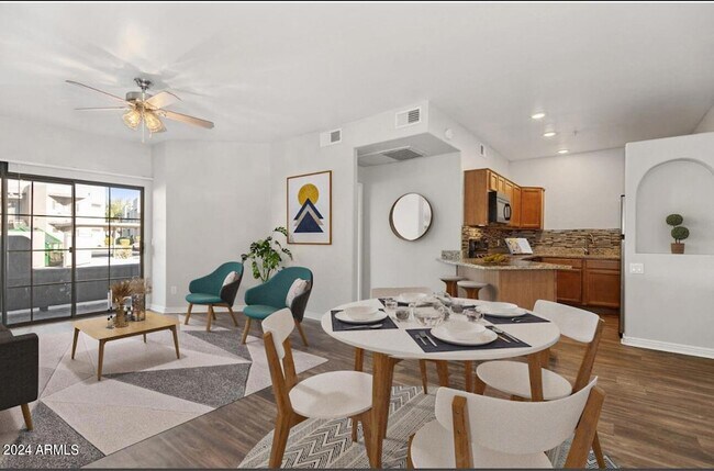 Foto del edificio - 9259 E Raintree Dr