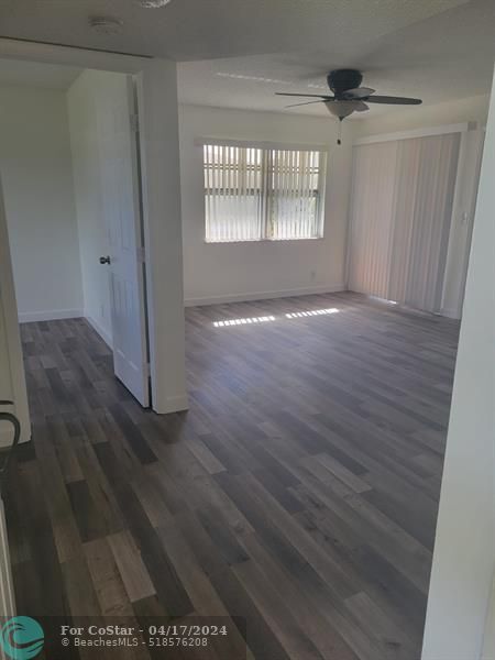 Foto del edificio - 2050 Oleander Blvd