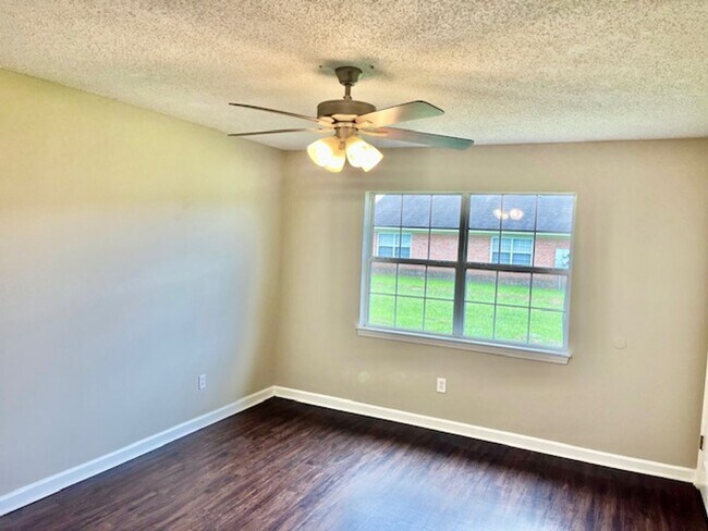 Foto del edificio - Sandcreek Drive #5 &amp; 7
