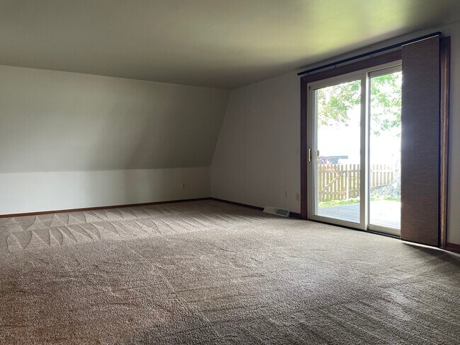 Foto del edificio - 6004 Lake Edge Rd