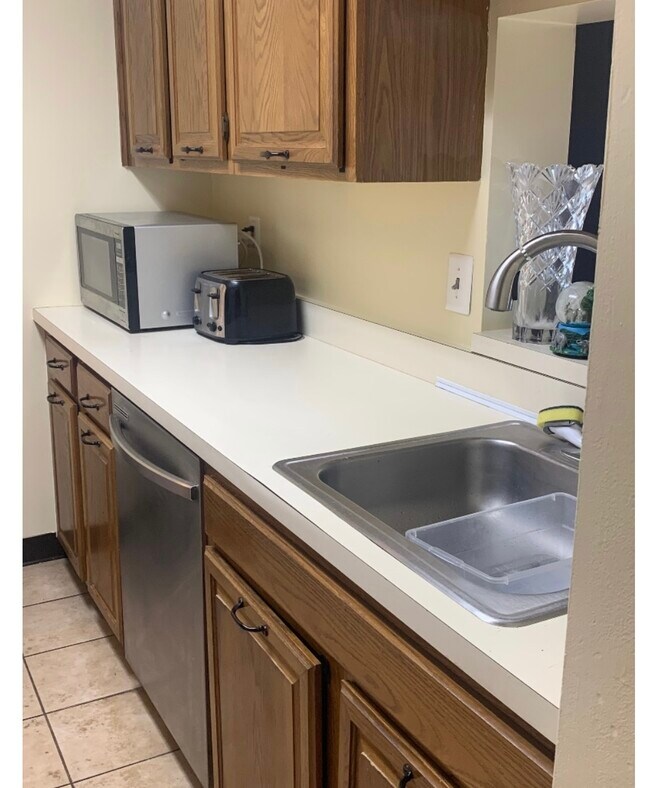 Kitchen - 1012 Ravens Crest Dr