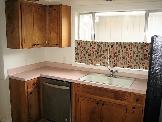 Primary Photo - Large 2,200 sq ft Home w/ Finished Basemen...