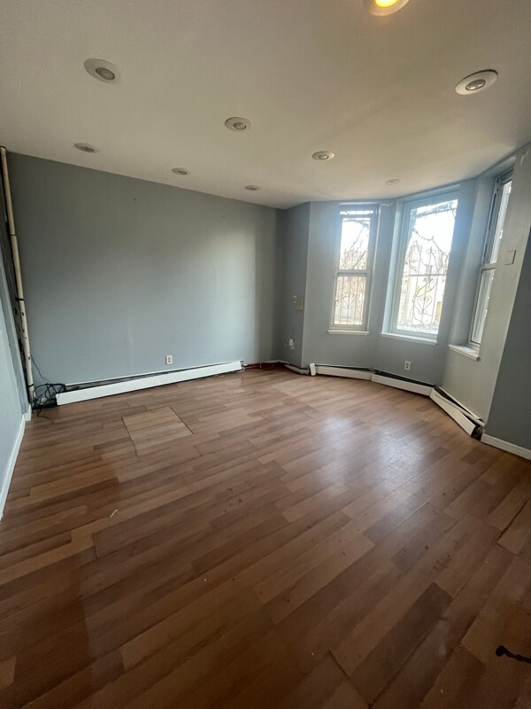 Building Photo - 213 S Harrison St