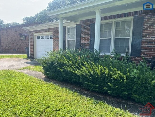 Building Photo - 1535 Bilbrey Park Dr