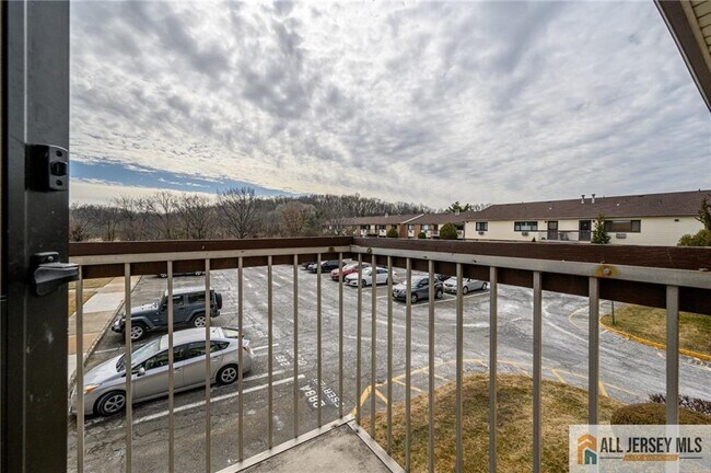 Foto del edificio - 628 Cricket Ln