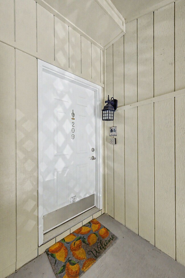 Building Photo - 209 Wynbrook Ct