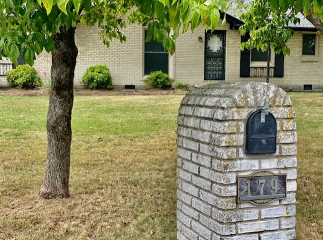 Building Photo - 179 Wessington Pl