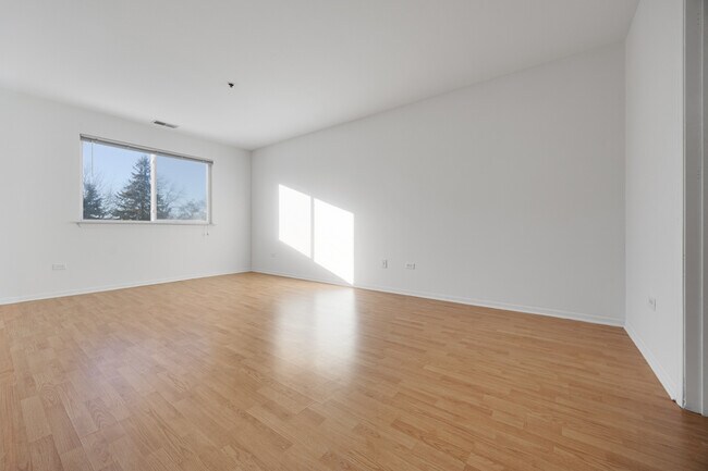 Foto del edificio - 881 N Swift Rd