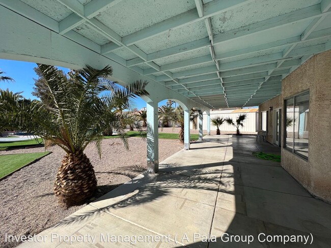 Foto del edificio - 5 br, 3 bath House - 735 Spruce Tree Circle