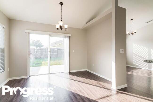 Foto del edificio - 1748 Kirtley Dr