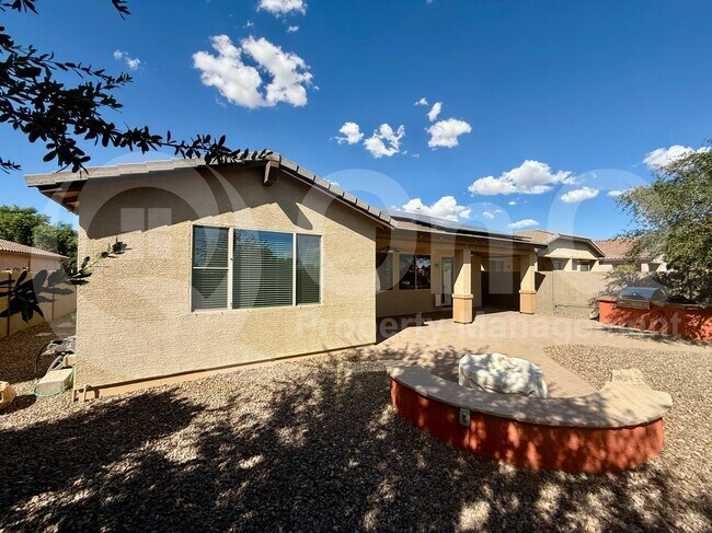 Foto del edificio - 1197 W Fir Tree Rd