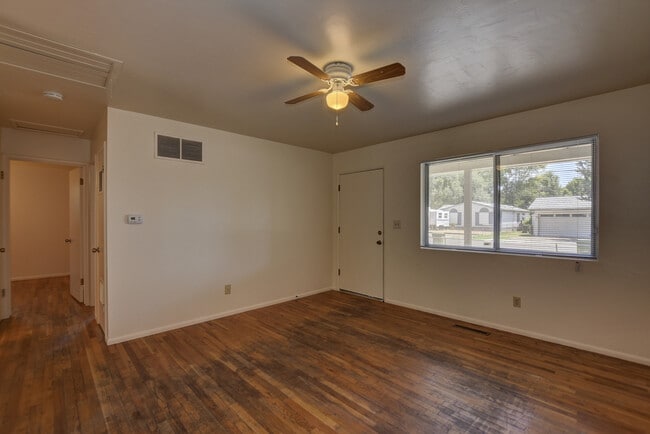 Building Photo - 806 Campbell St
